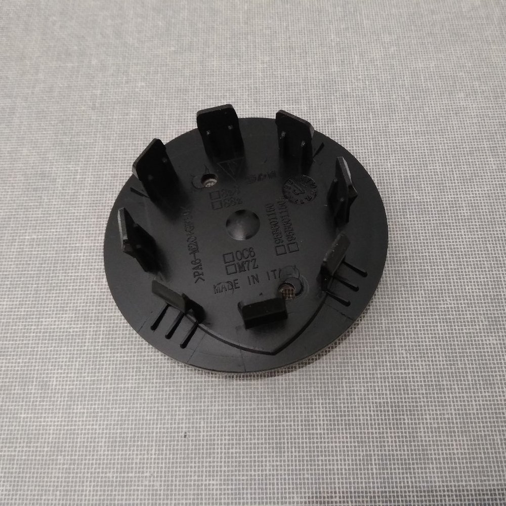 65mm Gloss Black Center Caps, Set Of 4 65mm Macan Gloss Black Center Caps View 5